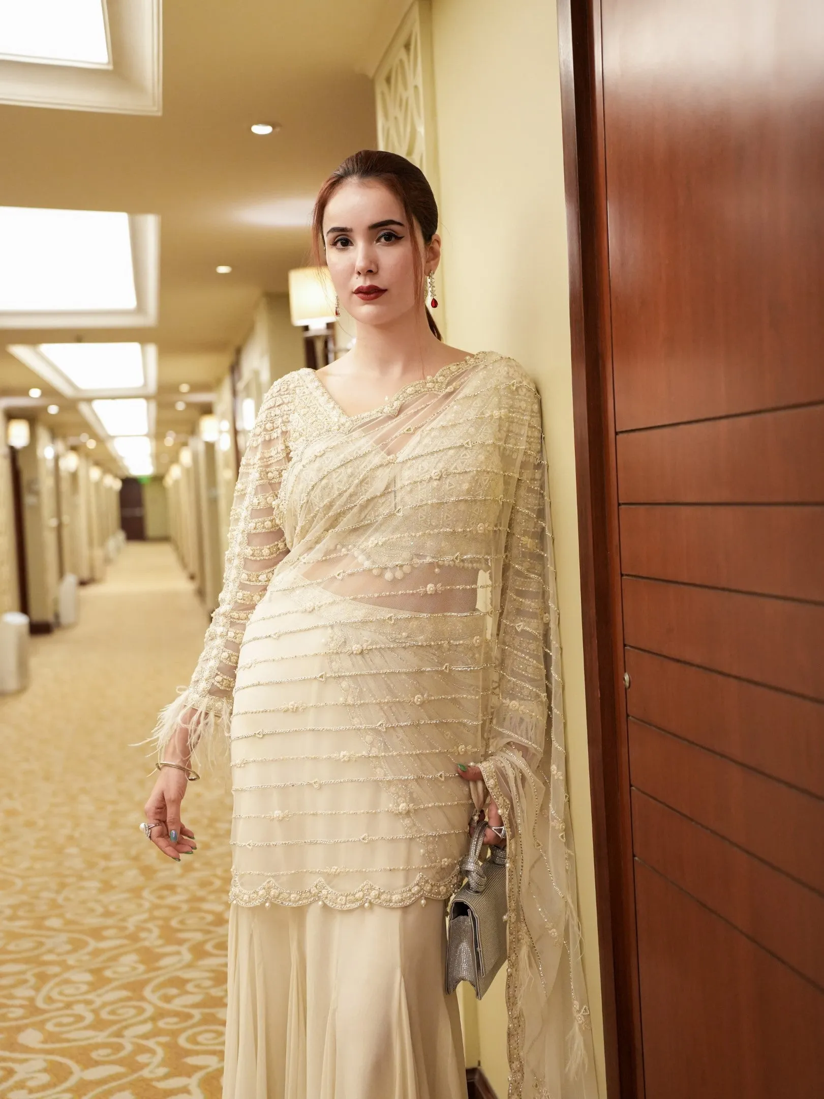 Jasleen Sabharwal IN Off-white Shimmer Drape Saree