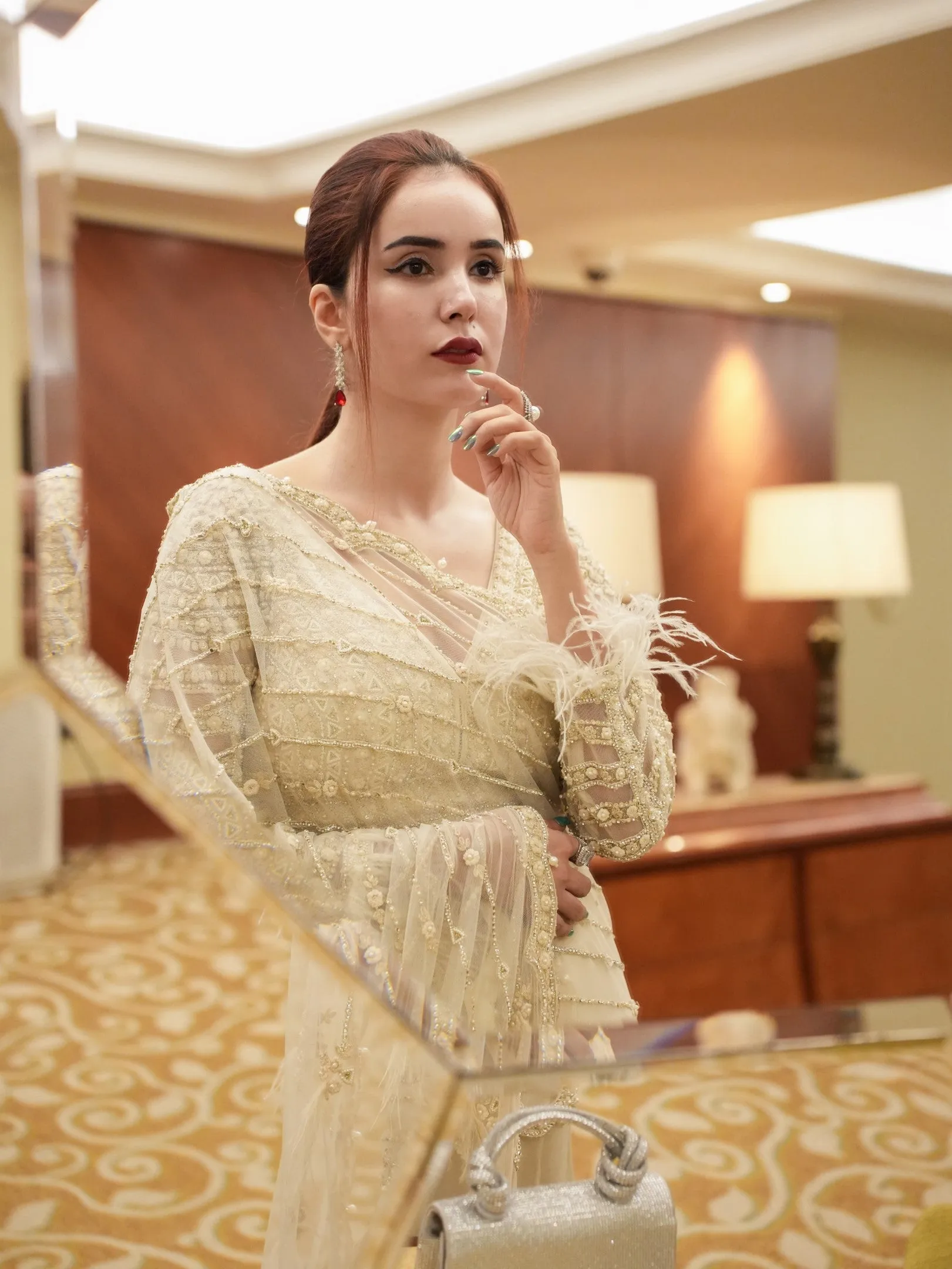 Jasleen Sabharwal IN Off-white Shimmer Drape Saree