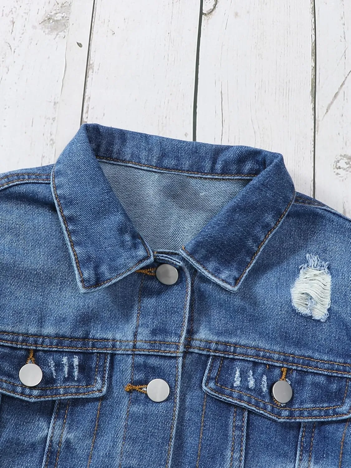 WDIRARA Girl's Ripped Flap Pocket Button Front Long Sleeve Collared Denim Jacket