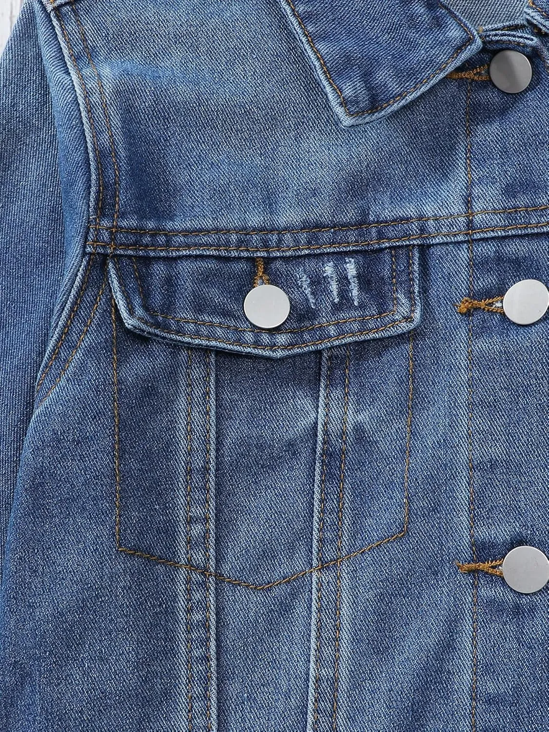 WDIRARA Girl's Ripped Flap Pocket Button Front Long Sleeve Collared Denim Jacket