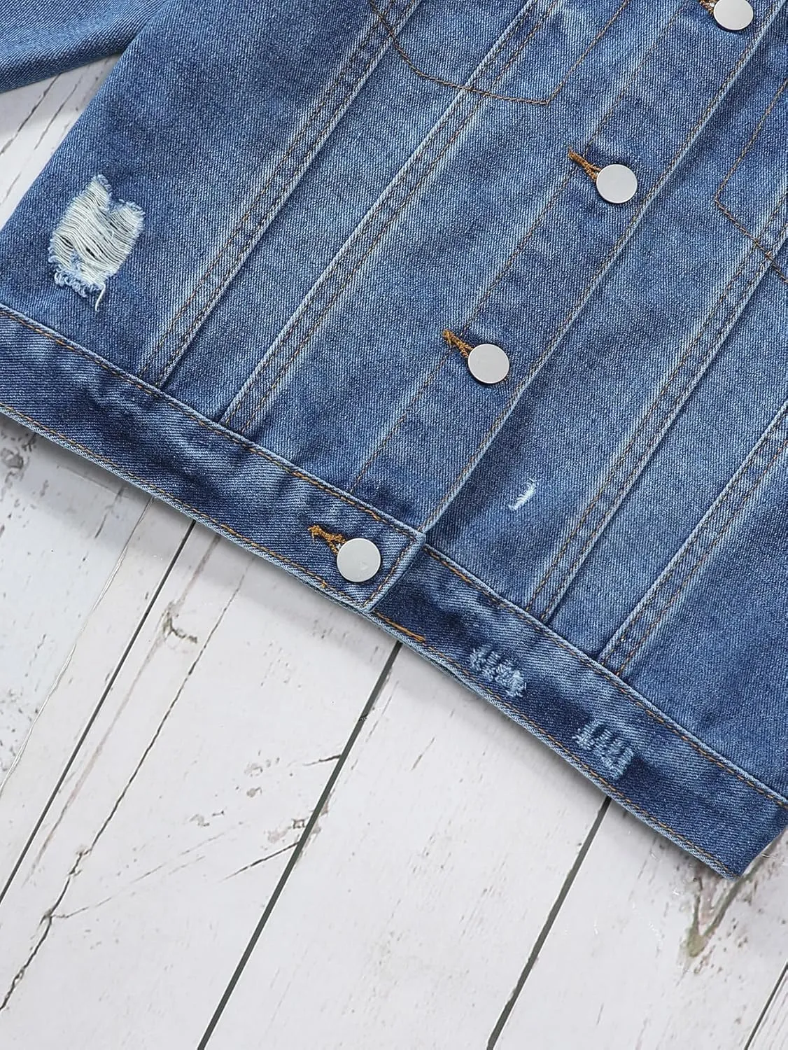 WDIRARA Girl's Ripped Flap Pocket Button Front Long Sleeve Collared Denim Jacket